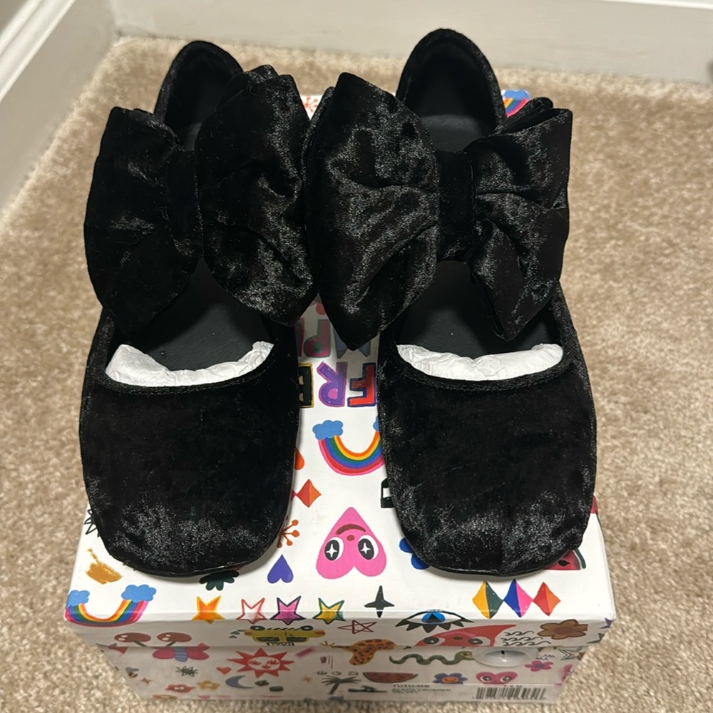 The TuTu Velvet Flat